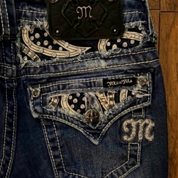 Miss Me Denim - Gorgeous Miss Me Capri Jeans With Beautiful  Accents